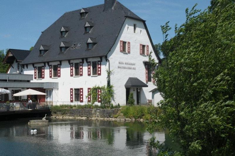 Malteser Komturei Hotel / Restaurant Bergisch Gladbach Esterno foto